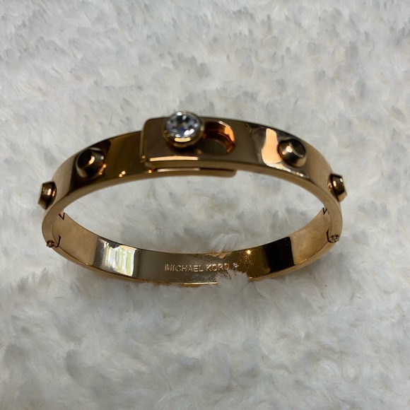 🔥Michael Kors Gold Bracelet with faux 💎 - Picture 7 of 10